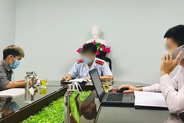 Sau nồi cháo gà nguyên lông, Hưng Vlog lại tiếp tục cho ra lò một món gà khác gây tranh cãi không kém nhưng lần này đã có tiến bộ chỉ nhờ một câu nói-6