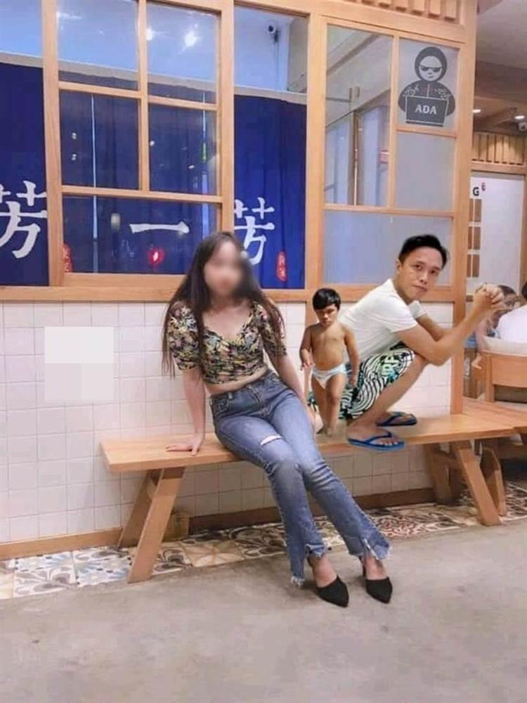 Nhờ cao nhân trên mạng xóa hộ chiếc bụng ngấn mỡ, cô gái trẻ nước mắt lưng tròng khi bị biến thành... bà mẹ bỉm sữa-3