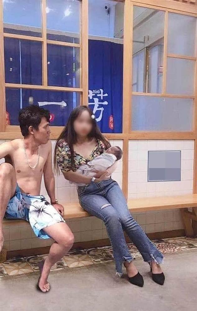 Nhờ cao nhân trên mạng xóa hộ chiếc bụng ngấn mỡ, cô gái trẻ nước mắt lưng tròng khi bị biến thành... bà mẹ bỉm sữa-4