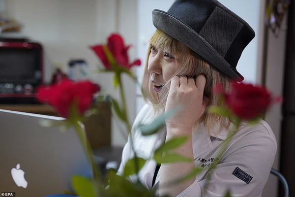 Bị gia đình cấm cản hoặc đã hết hạn sử dụng, nhiều đàn ông Nhật làm đám tang cho búp bê tình dục với chi phí gần 20 triệu đồng/lần-1