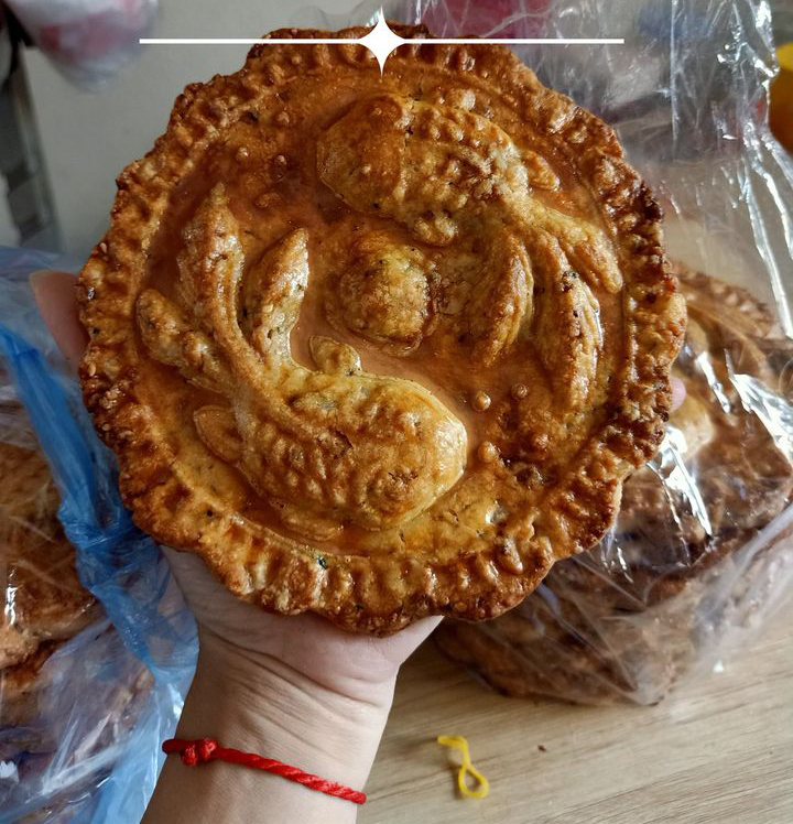 Bánh Trung thu nhiều vỏ ít nhân to bằng cái đĩa giá chỉ 45 ngàn/chiếc dành riêng cho các tín đồ chỉ thích ăn vỏ-3