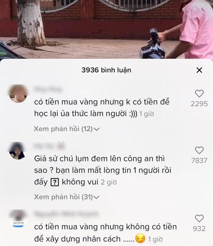 Dàn cảnh rơi vàng thử lòng người đi đường rồi cười cợt, nhóm thanh niên nhận gạch đá: Không vui tí nào!-2