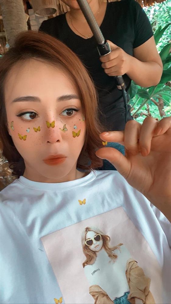 Sau chia tay bạn trai, Quỳnh Búp Bê ăn mặc lùng bùng giấu dáng khó hiểu-11