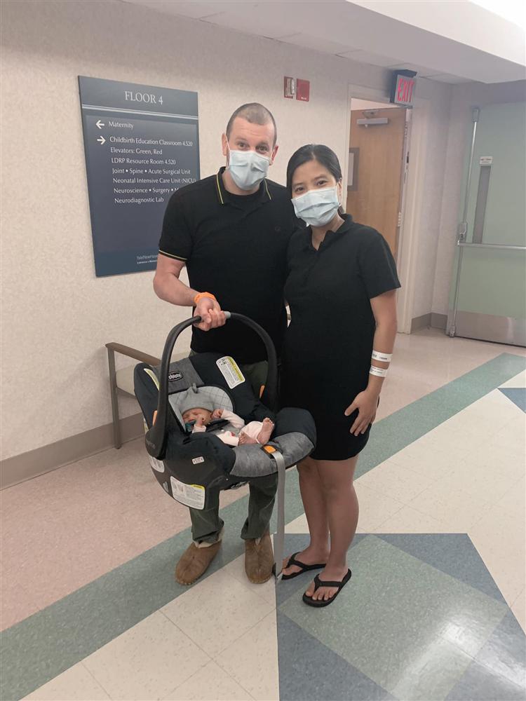 Nhà văn Ai rồi cũng khác Iris Cao: Can thiệp thô bạo vào quá trình nuôi con của bà bầu sau sinh là một nguyên nhân gây trầm cảm-2