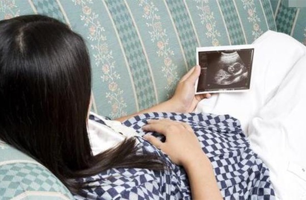 8 lần phá thai, đến lần thứ 9 gái trẻ sinh con nhưng gia đình không ai dám bế-1