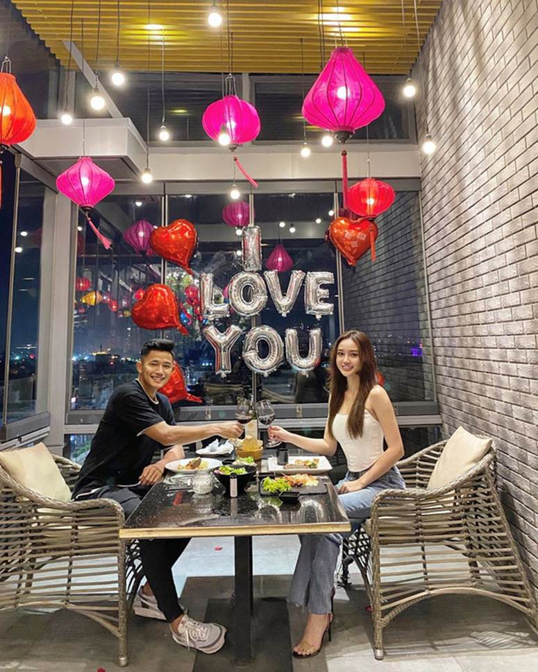 Nàng WAGs đạt điểm 10 nhan sắc và thần thái, đố các thám tử mạng biết là bồ của ai đấy?-1