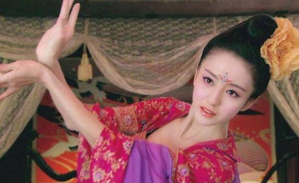 Hoàng hậu xuất thân ca kỹ khiến hoàng đế say như điếu đổ nhờ kỹ năng phòng the tuyệt đỉnh-2