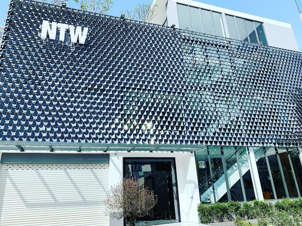 Cơ ngơi bạc tỷ dàn sao Vbiz: Lý Nhã Kỳ dát vàng lâu đài, biệt thự triệu đô của Ngọc Trinh đọ với nhà Đan Trường 1.500m2 ở Mỹ-22