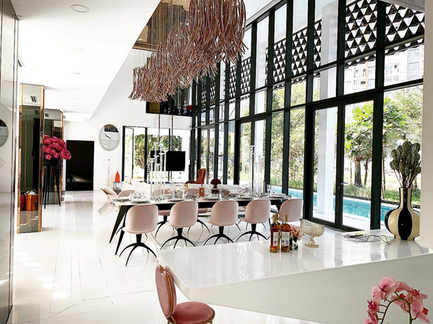Cơ ngơi bạc tỷ dàn sao Vbiz: Lý Nhã Kỳ dát vàng lâu đài, biệt thự triệu đô của Ngọc Trinh đọ với nhà Đan Trường 1.500m2 ở Mỹ-24