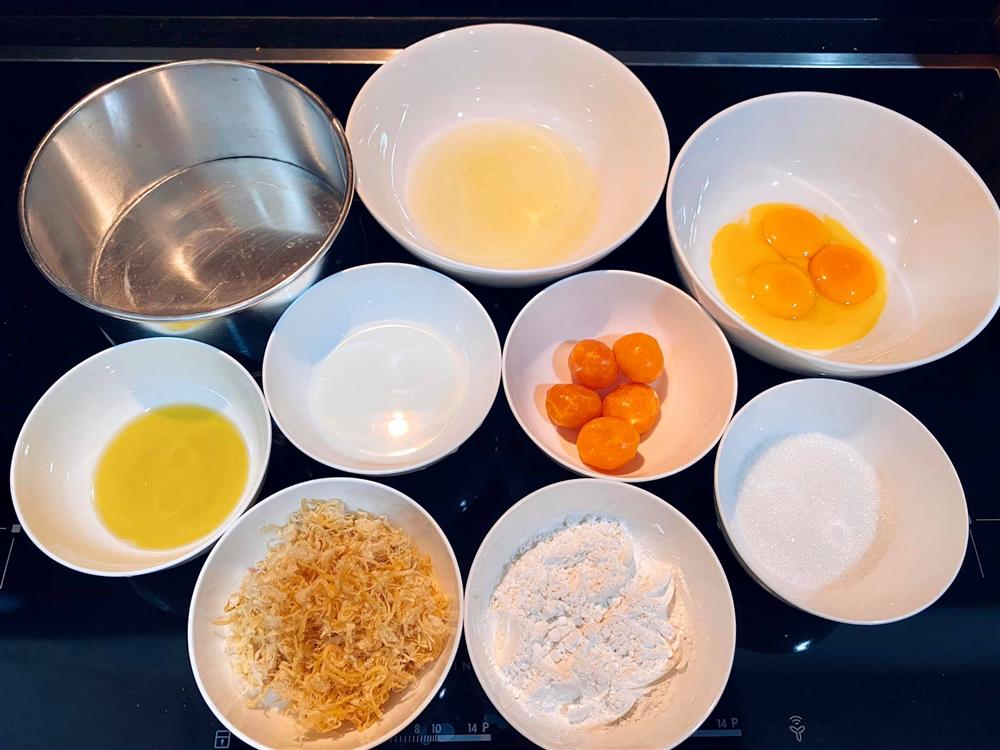 Cách làm bánh bông lan trứng muối chuẩn ngon và bổ dưỡng, đơn giản mà không hề&nbsp;bị tanh-2