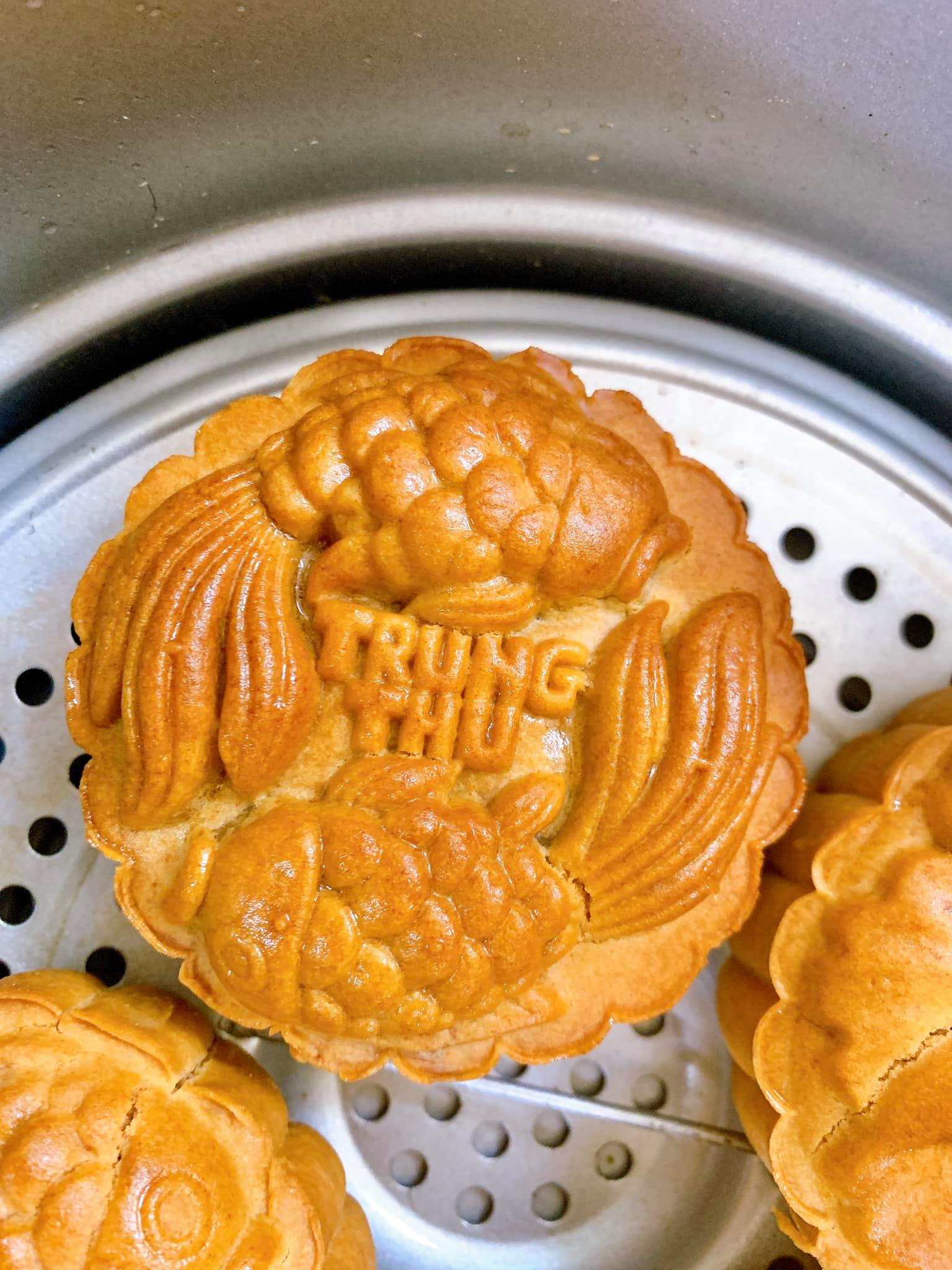 Còn vài tuần nữa là Trung thu, trình độ làm bánh nướng bằng nồi chiên không dầu của các chị em đã đạt đỉnh cao thế này rồi-9