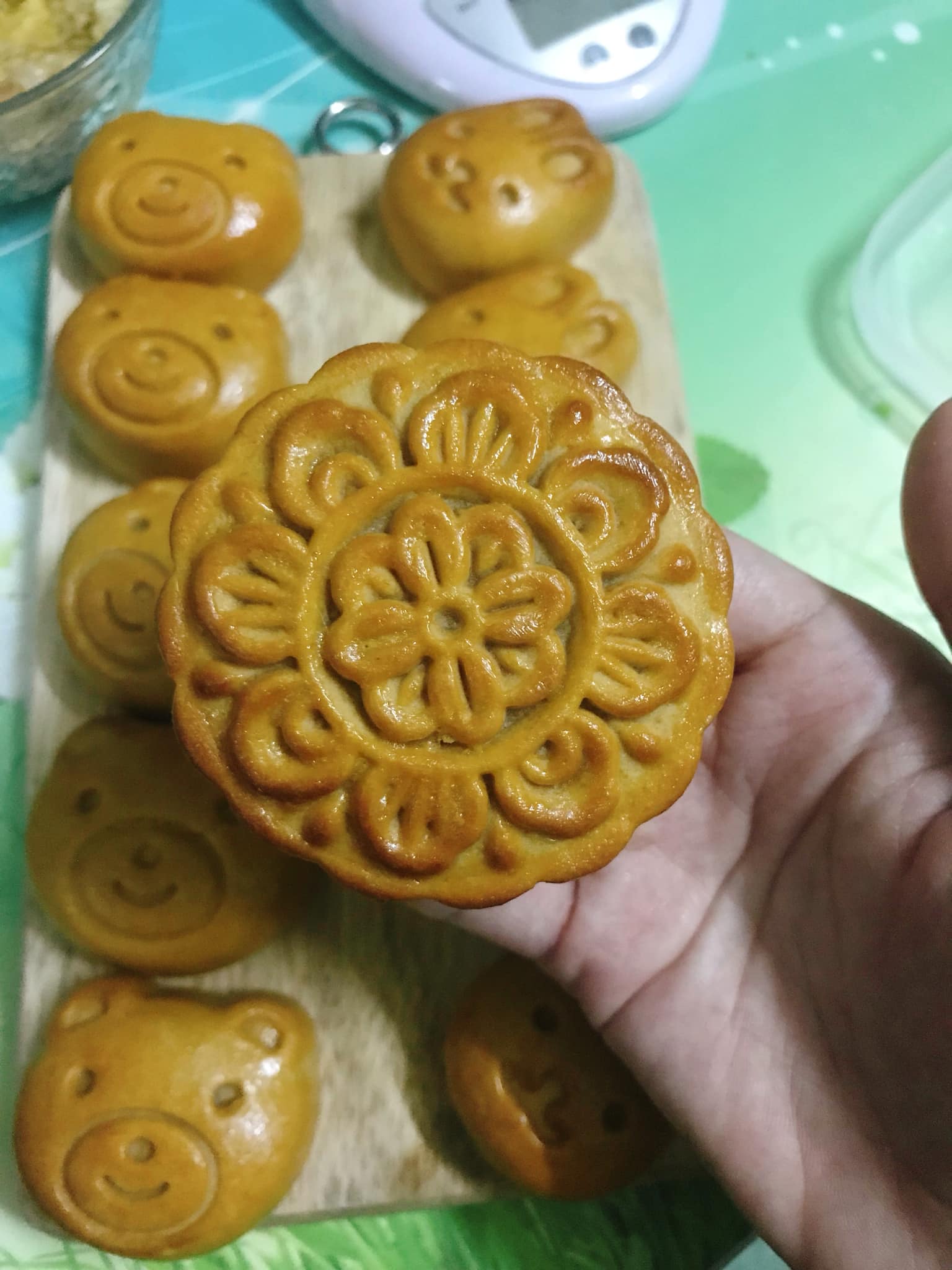 Còn vài tuần nữa là Trung thu, trình độ làm bánh nướng bằng nồi chiên không dầu của các chị em đã đạt đỉnh cao thế này rồi-25