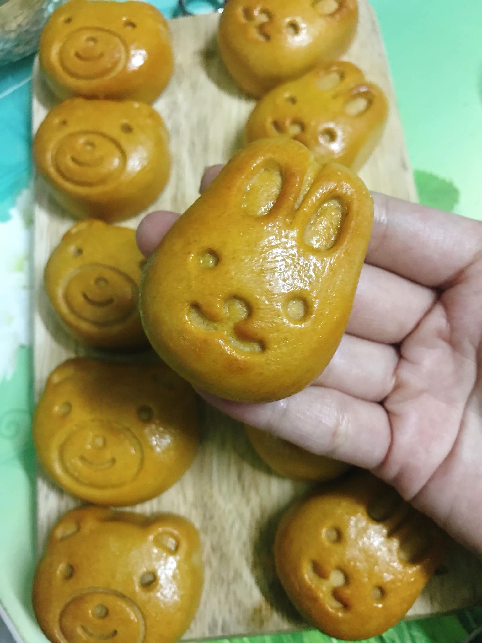 Còn vài tuần nữa là Trung thu, trình độ làm bánh nướng bằng nồi chiên không dầu của các chị em đã đạt đỉnh cao thế này rồi-26