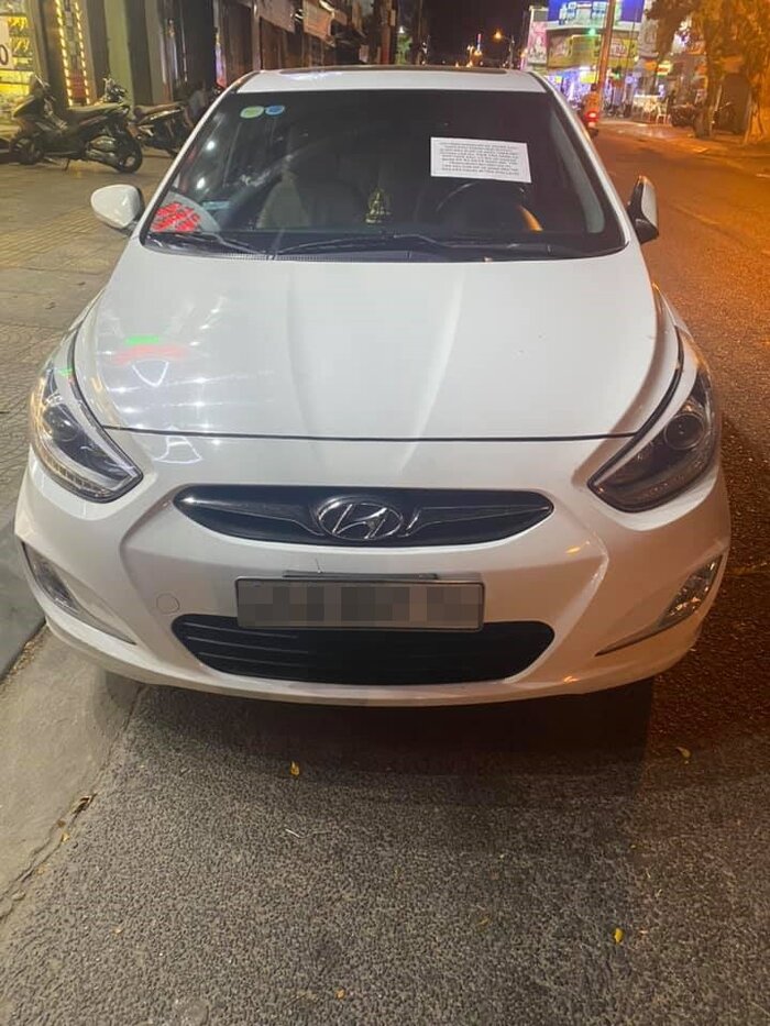 Bức xúc vì chiếc xe đỗ hơn 12 tiếng trước cửa, chủ nhà viết thông báo dằn mặt chủ xe gây chú ý MXH-1