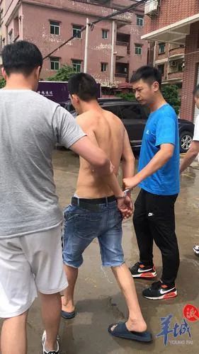 Người đàn ông làm nghề nhặt rác bất ngờ bị cảnh sát bắt giữ, hé lộ danh tính thật sự và tội ác với em họ vào 16 năm trước-1
