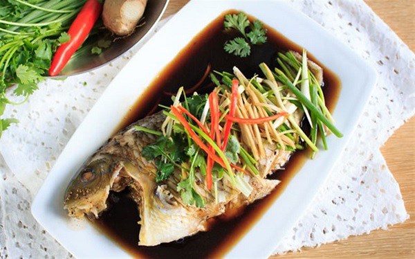 Hấp cá, đừng dại cho gia vị quen thuộc này, nhiều người làm sai bảo sao cá tanh nồng nặc-3
