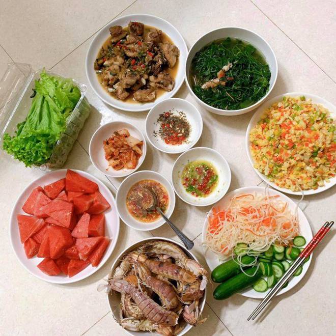 Vừa đi học vừa đi làm, nàng sinh viên Đà Nẵng khoe những mâm cơm sang như nhà hàng-7