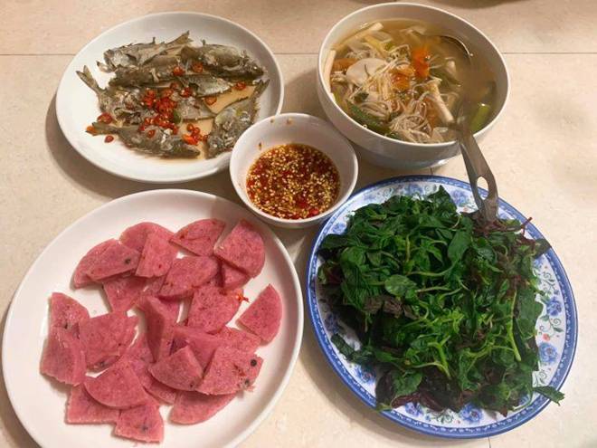 Vừa đi học vừa đi làm, nàng sinh viên Đà Nẵng khoe những mâm cơm sang như nhà hàng-11