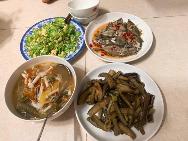 Vừa đi học vừa đi làm, nàng sinh viên Đà Nẵng khoe những mâm cơm sang như nhà hàng-12