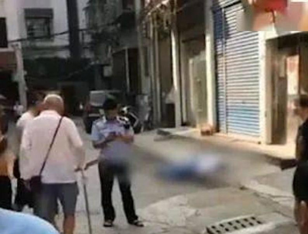 Học sinh 12 tuổi nhảy lầu tự tử, người mẹ gào khóc thảm thiết: Tất cả là tại giáo viên chủ nhiệm...-1