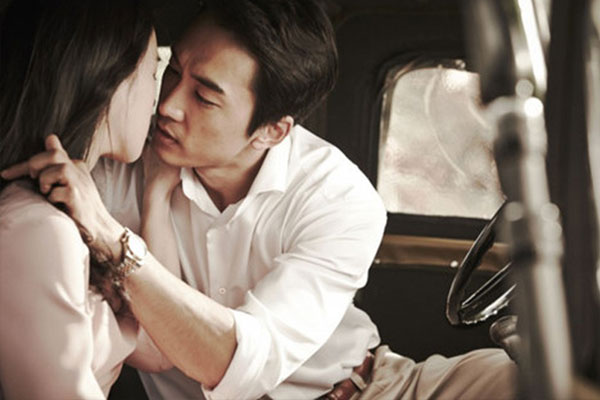 Giữa bữa tiệc, chồng buông câu nhìn vợ mình mà ngượng mặt nhưng chỉ một tình huống nhỏ bất ngờ xảy ra anh phải cúi đầu xấu hổ-2