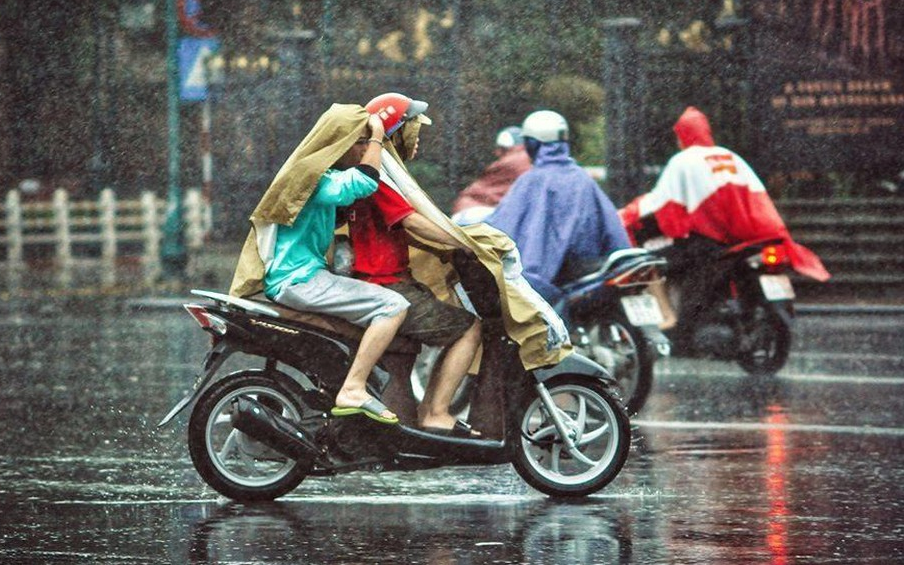 Chiều tối nay mưa lớn quay trở lại Bắc Bộ và Thanh Hóa, đề phòng sạt lở đất trong đêm-1
