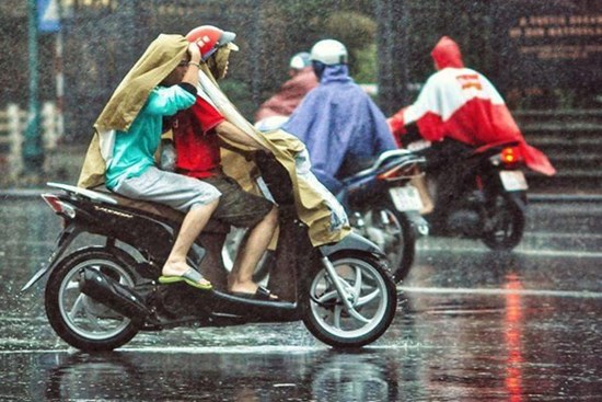 Chiều tối nay mưa lớn quay trở lại Bắc Bộ và Thanh Hóa, đề phòng sạt lở đất trong đêm