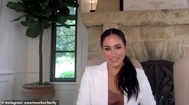 Meghan Markle lần đầu xuất hiện sau khi hoàn trả hết tiền cho dân Anh nhưng để lộ gương mặt khác lạ-1