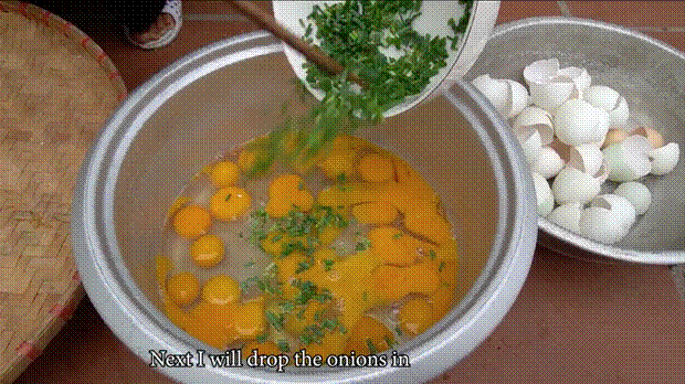 Sốc không chịu được: Thì ra cũng có ngày Bà Tân Vlog làm phụ đề clip, lại còn là tiếng Anh!-2