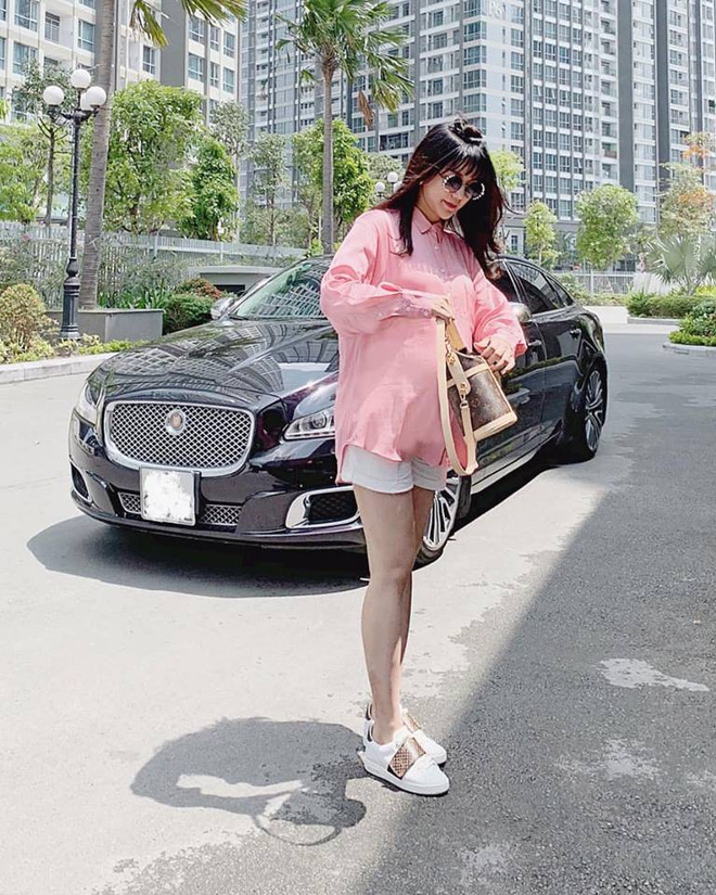 Đọ sắc hội chị em toàn hot mom của Đàm Thu Trang khi làm bà đẻ: Người phá nét không nhận ra, người xinh đến mức bác sĩ phải khen-8