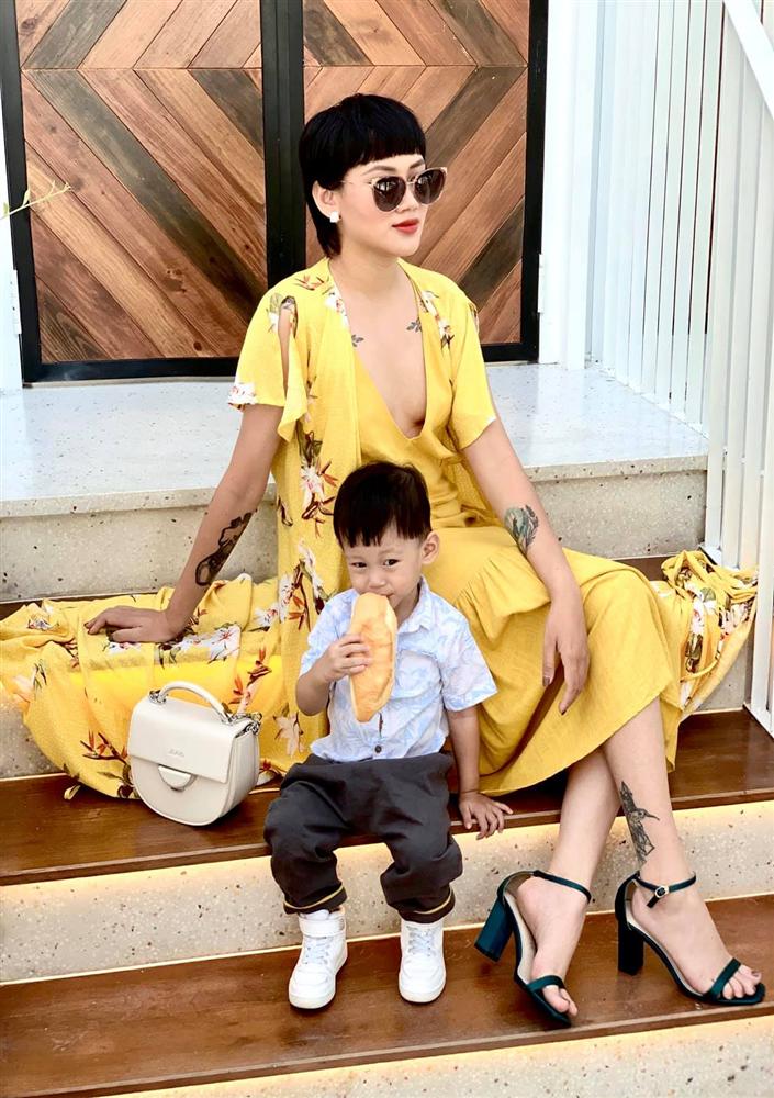 Đọ sắc hội chị em toàn hot mom của Đàm Thu Trang khi làm bà đẻ: Người phá nét không nhận ra, người xinh đến mức bác sĩ phải khen-17