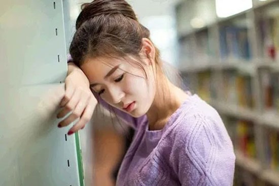 Giữa bữa tiệc, chồng buông câu 