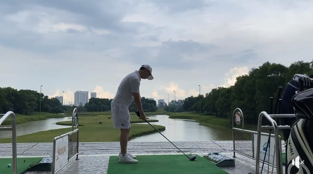 Chưa thấy kiện Âu Hà My, Trọng Hưng đăng clip đi chơi golf cùng status Đại bàng và Quạ đầy ẩn ý-4