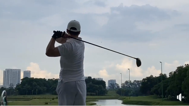 Chưa thấy kiện Âu Hà My, Trọng Hưng đăng clip đi chơi golf cùng status Đại bàng và Quạ đầy ẩn ý-5