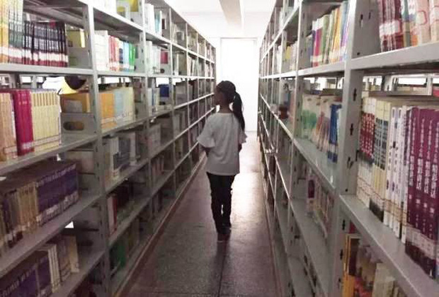 Cô bé học đại học năm 10 tuổi nay đã tốt nghiệp, về làm trợ giảng cho bố nhưng bi kịch sau đó khiến mọi người vỡ mộng vì lò đào tạo thần đồng-2