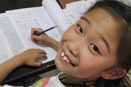 Cô bé học đại học năm 10 tuổi nay đã tốt nghiệp, về làm trợ giảng cho bố nhưng bi kịch sau đó khiến mọi người vỡ mộng vì 