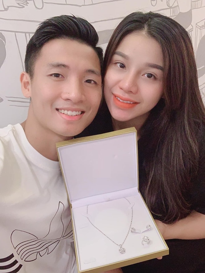 Vợ chồng Bùi Tiến Dũng rạn nứt: Cặp đôi hôm trước còn rất mặn nồng, khó tin có mâu thuẫn lớn đến mức Nguyễn Khánh Linh cạch mặt chồng-12