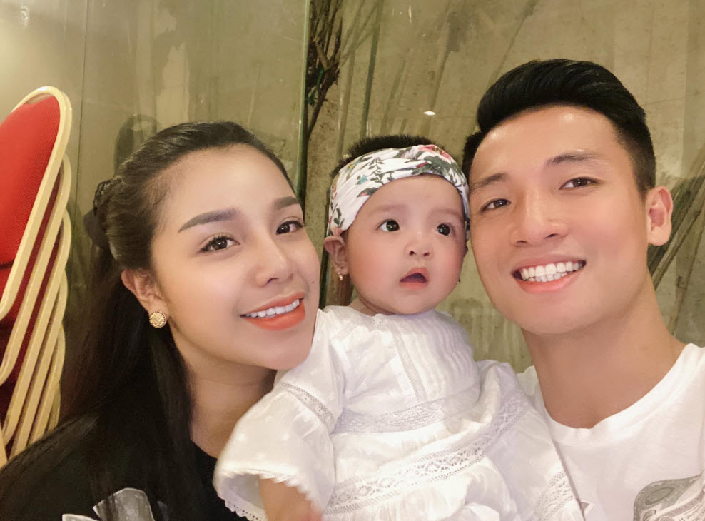 Khánh Linh từng lên báo kể tủi thân vì lấy chồng cầu thủ-6