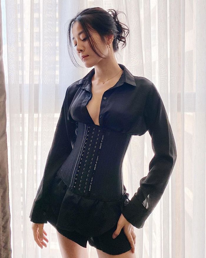 Phái đẹp ứng dụng corset vào street style hàng ngày: Là hết hồn hay đẹp theo cách riêng?-9