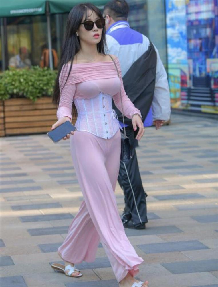 Phái đẹp ứng dụng corset vào street style hàng ngày: Là hết hồn hay đẹp theo cách riêng?-14
