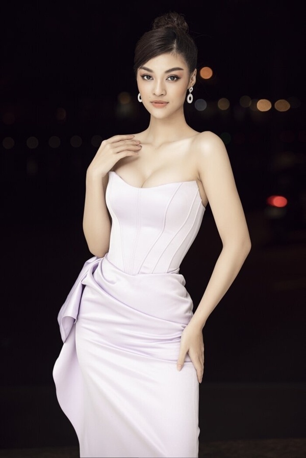 Ngọc Trinh đeo đồng hồ 4 tỷ đồng - Diệp Lâm Anh khoe body nuột nà với đầm xẻ-9