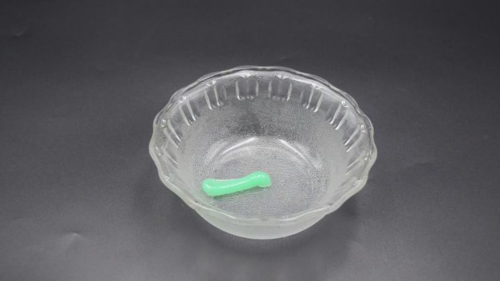 Dù máy hút mùi có bẩn đến đâu cũng không thể tháo rời để vệ sinh được, hãy dùng khẩu trang y tế theo cách này đảm bảo chúng sẽ luôn sạch sẽ mà không phải tốn sức-2