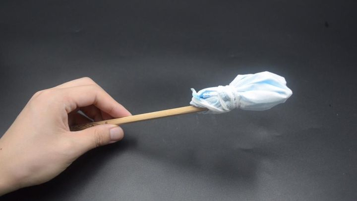 Dù máy hút mùi có bẩn đến đâu cũng không thể tháo rời để vệ sinh được, hãy dùng khẩu trang y tế theo cách này đảm bảo chúng sẽ luôn sạch sẽ mà không phải tốn sức-7