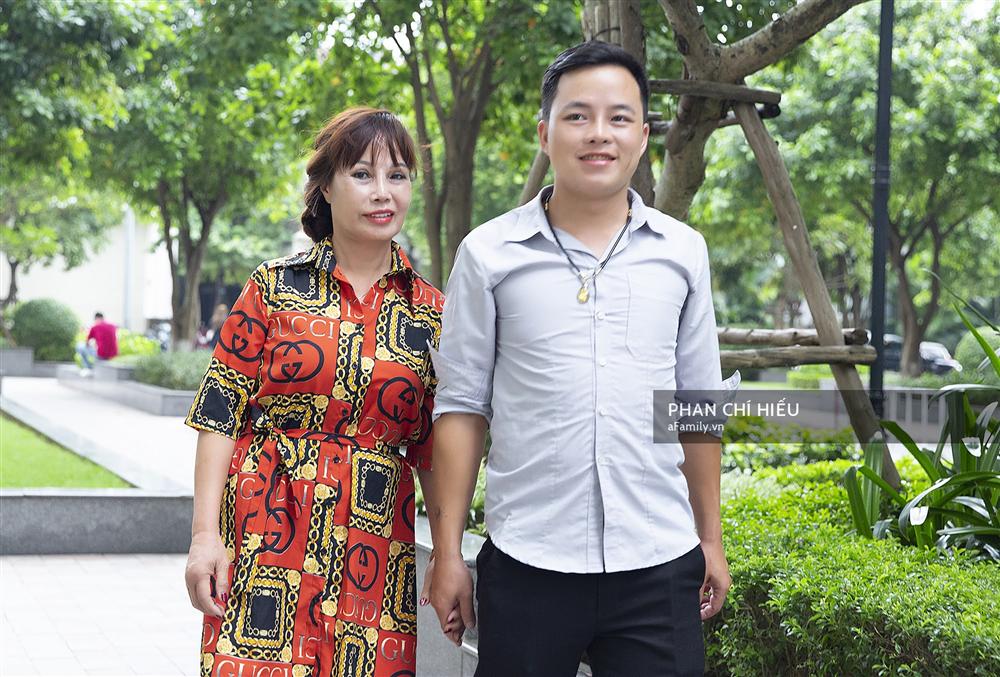 Cô dâu 62 tuổi ở Cao Bằng lần đầu công khai khuôn mặt bị chê méo thậm tệ sau thẩm mỹ, tiết lộ những tổn thương phía sau hàng trăm lời đồn suốt 2 năm bất ngờ nổi tiếng-3
