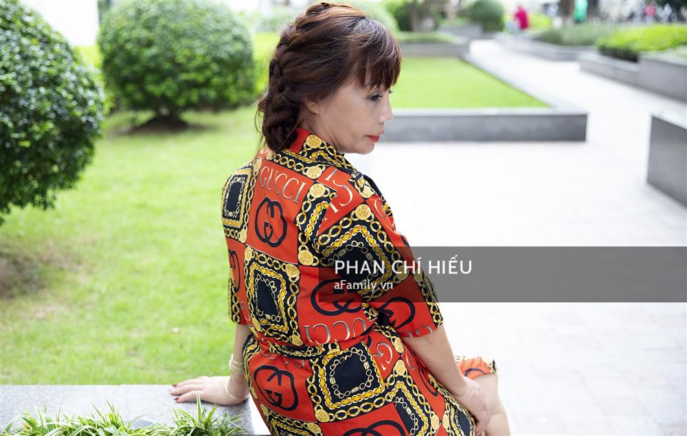 Cô dâu 62 tuổi ở Cao Bằng lần đầu công khai khuôn mặt bị chê méo thậm tệ sau thẩm mỹ, tiết lộ những tổn thương phía sau hàng trăm lời đồn suốt 2 năm bất ngờ nổi tiếng-8