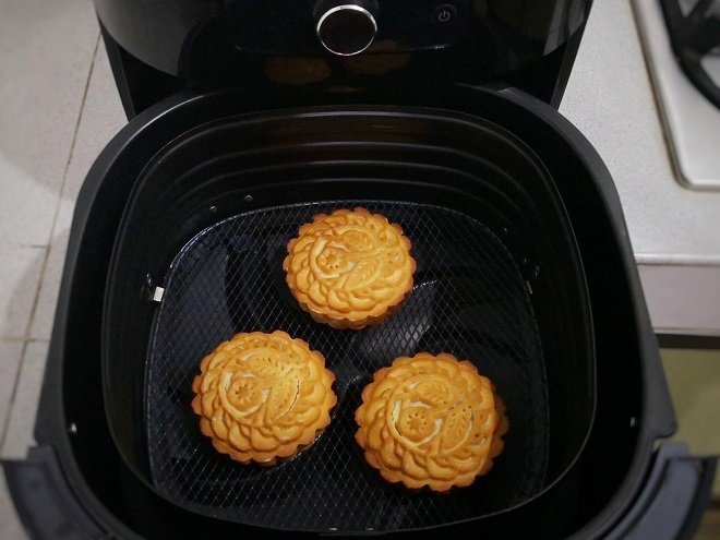 Mách bạn cách làm bánh trung thu bằng nồi chiên không dầu đơn giản mà chuẩn ngon-14