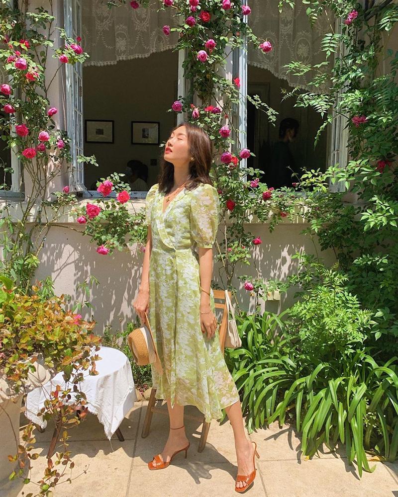 Gái Pháp cứ Thu đến là lại diện váy hoa, mặc vừa xinh lại còn siêu thanh lịch-9