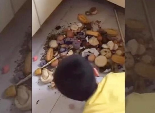 Con út mách mẹ: Mẹ ơi, anh trai có một bí mật, khi tận mắt chứng kiến bí mật của con lớn, bà mẹ không khỏi tức giận-1