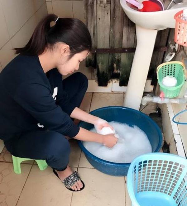 2 hoa hậu xuất thân nghèo khó ở nhà lụp xụp, giờ đổi đời, sống nơi sang chảnh khó tin-16