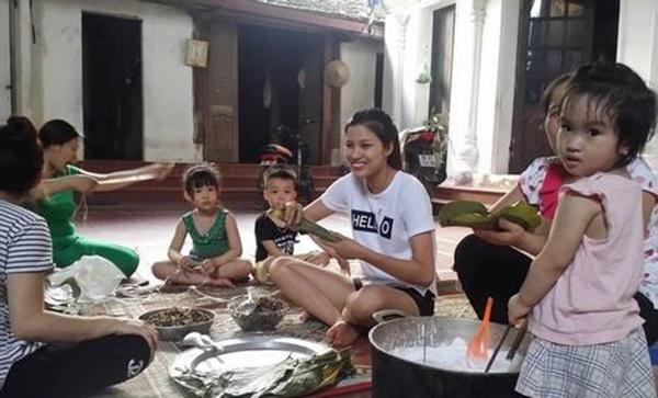 2 hoa hậu xuất thân nghèo khó ở nhà lụp xụp, giờ đổi đời, sống nơi sang chảnh khó tin-17